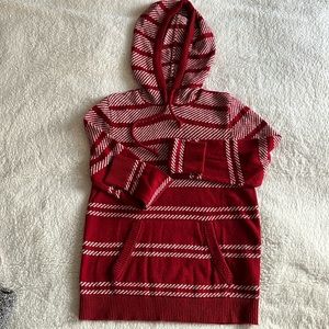 Hooded Sweater - S